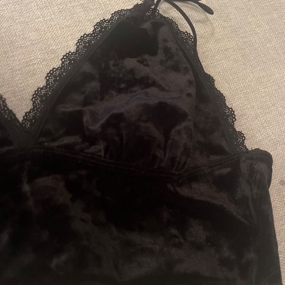 Velour crop top - Picture 2 of 3